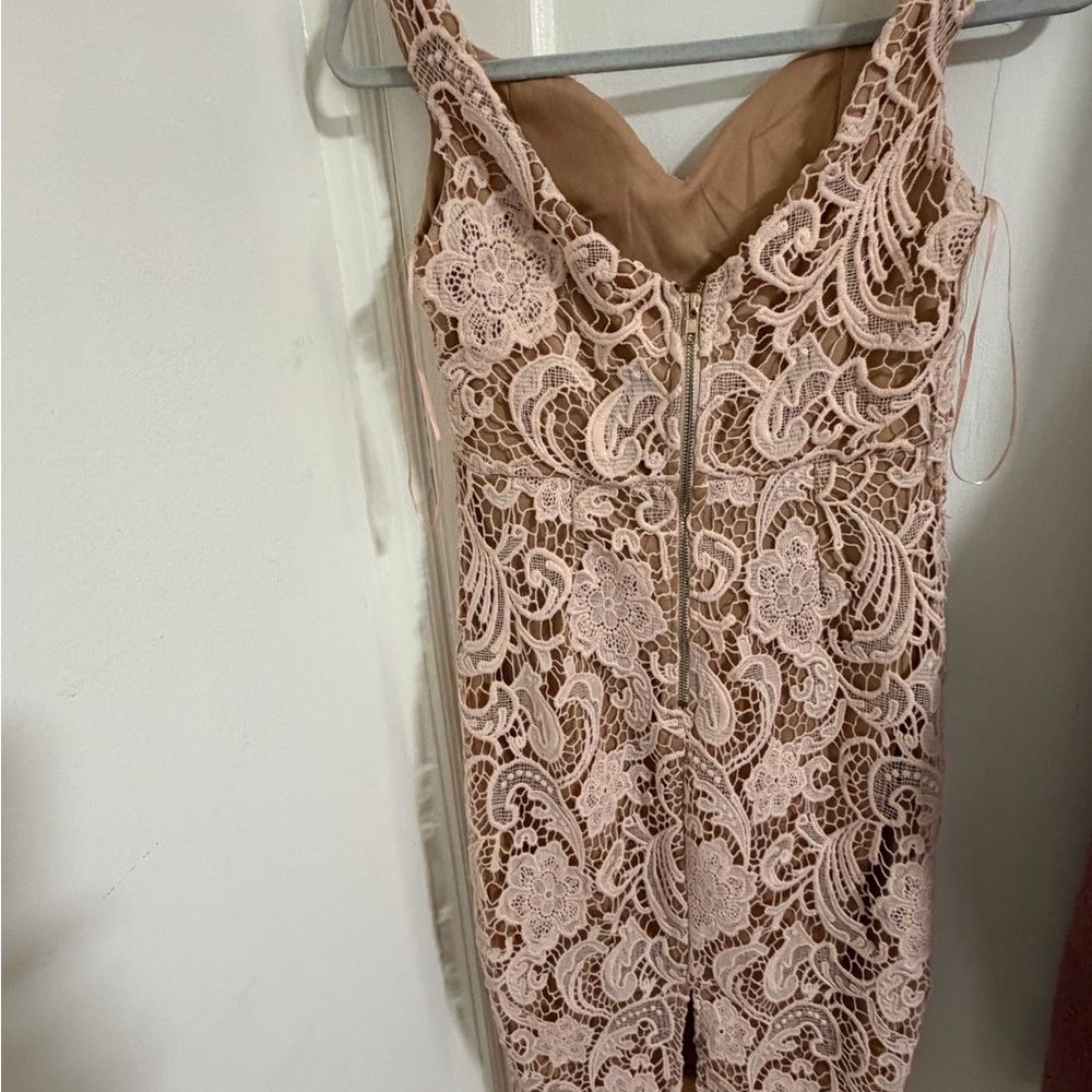 Elegant Lace Sleeveless Dress in Pink